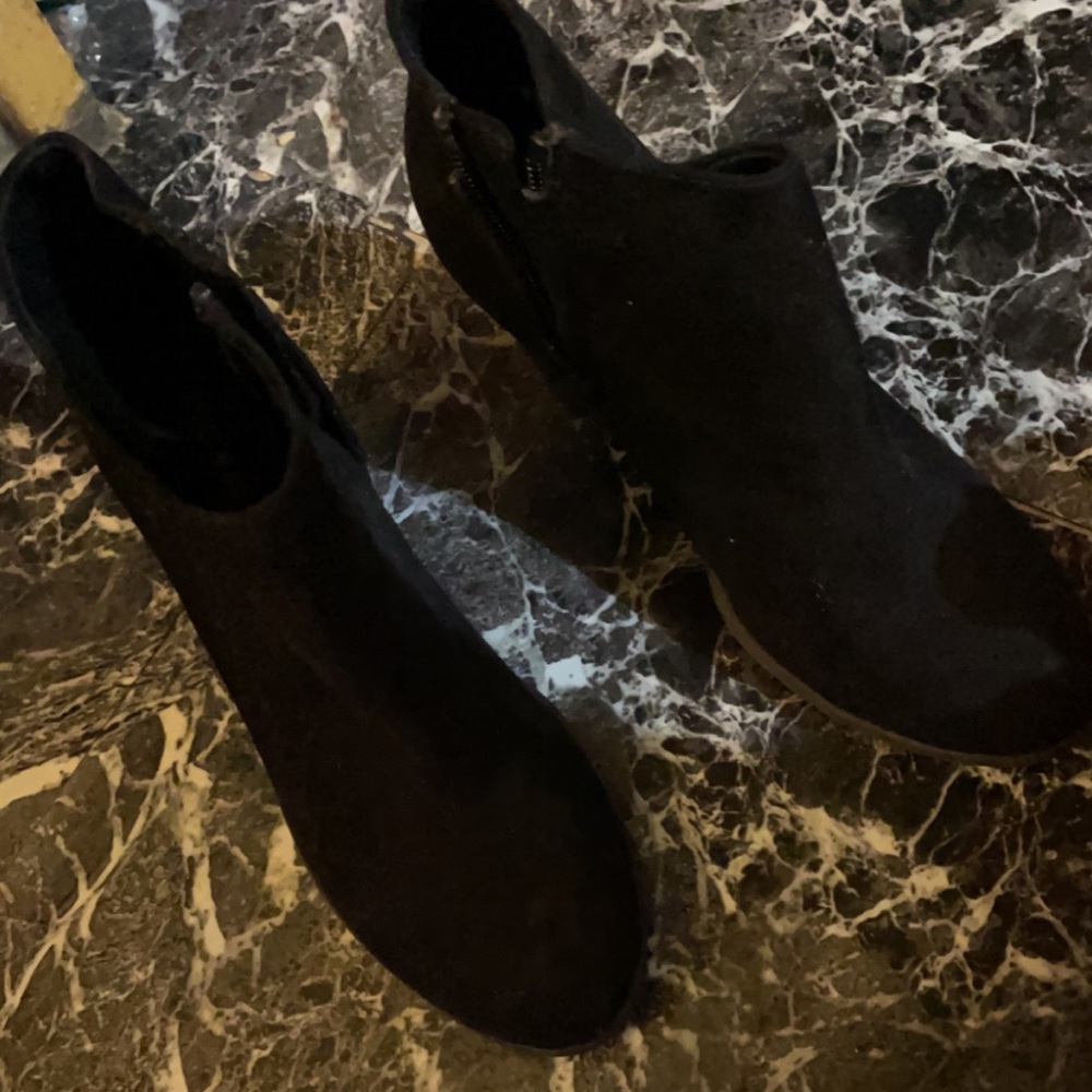 Old Navy Suede Heeled Shoe